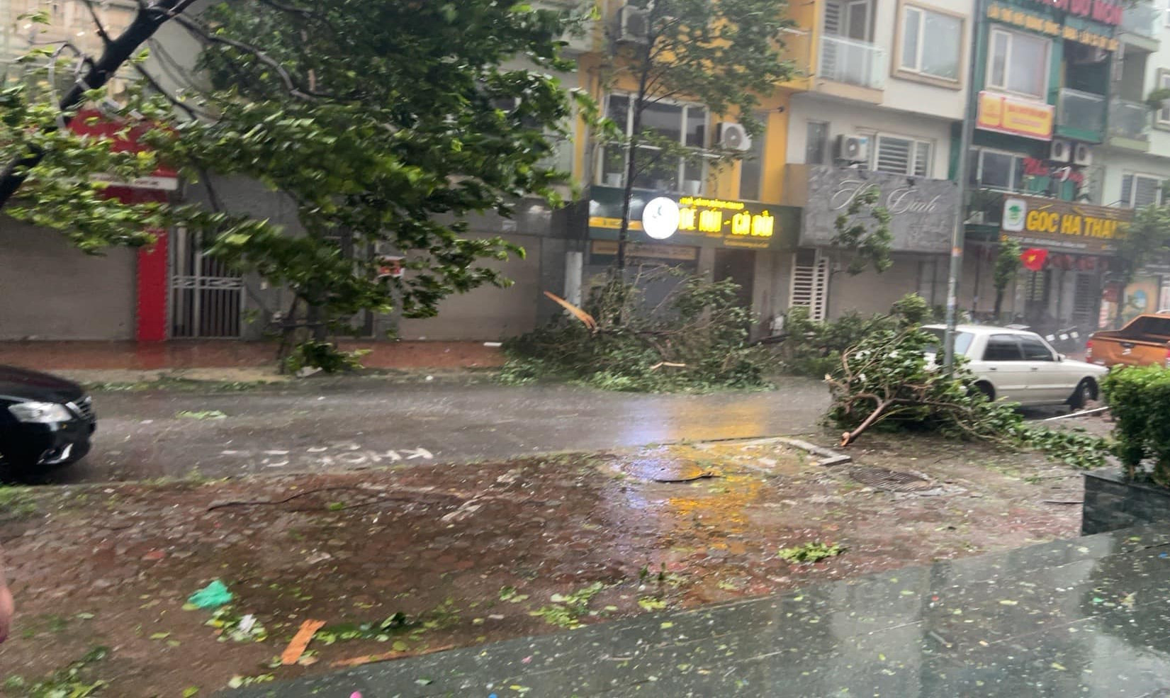 4 người tử vong, 78 người bị thương trong bão số 3- Ảnh 1. 4 người tử vong, 78 người bị thương trong bão số 3- Ảnh 1.