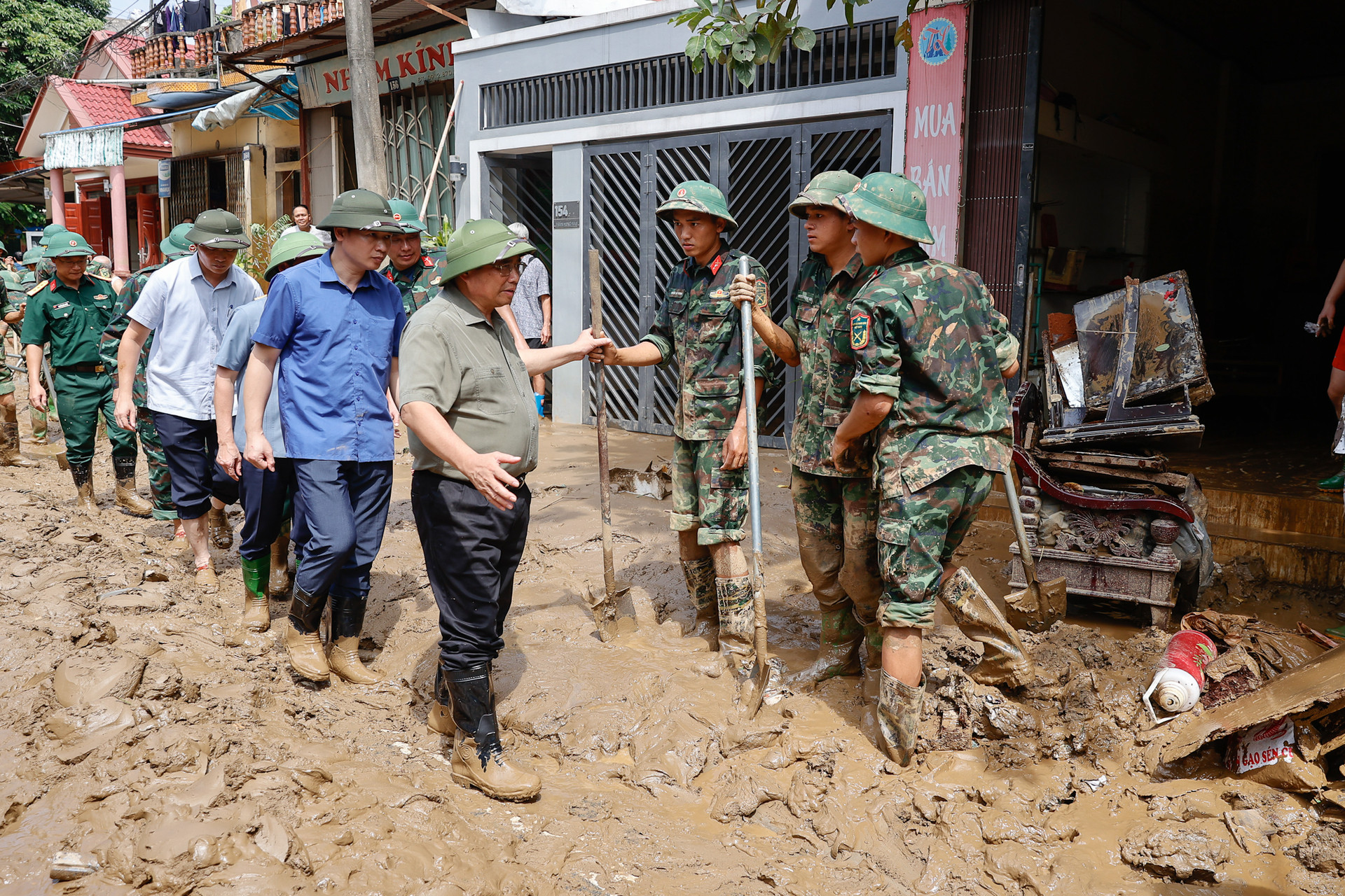 Thủ tướng: Hỗ trợ ngay Yên Bái 50 tỷ đồng khắc phục hậu quả thiên tai- Ảnh 6. Thủ tướng: Hỗ trợ ngay Yên Bái 50 tỷ đồng khắc phục hậu quả thiên tai- Ảnh 6.