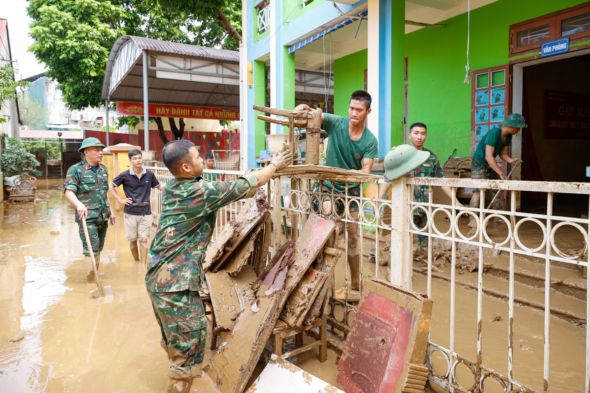 Thủ tướng: Hỗ trợ ngay Yên Bái 50 tỷ đồng khắc phục hậu quả thiên tai- Ảnh 8. Thủ tướng: Hỗ trợ ngay Yên Bái 50 tỷ đồng khắc phục hậu quả thiên tai- Ảnh 8.