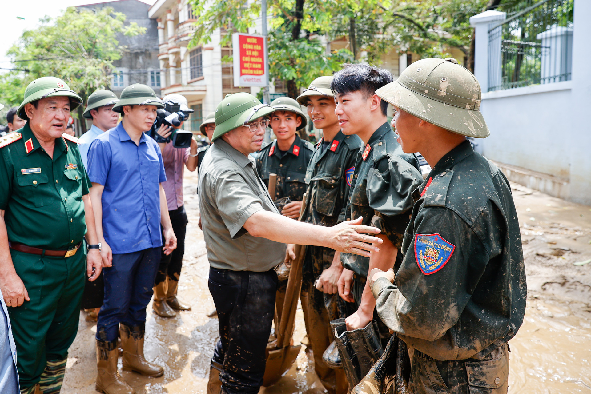 Thủ tướng: Hỗ trợ ngay Yên Bái 50 tỷ đồng khắc phục hậu quả thiên tai- Ảnh 7. Thủ tướng: Hỗ trợ ngay Yên Bái 50 tỷ đồng khắc phục hậu quả thiên tai- Ảnh 7.