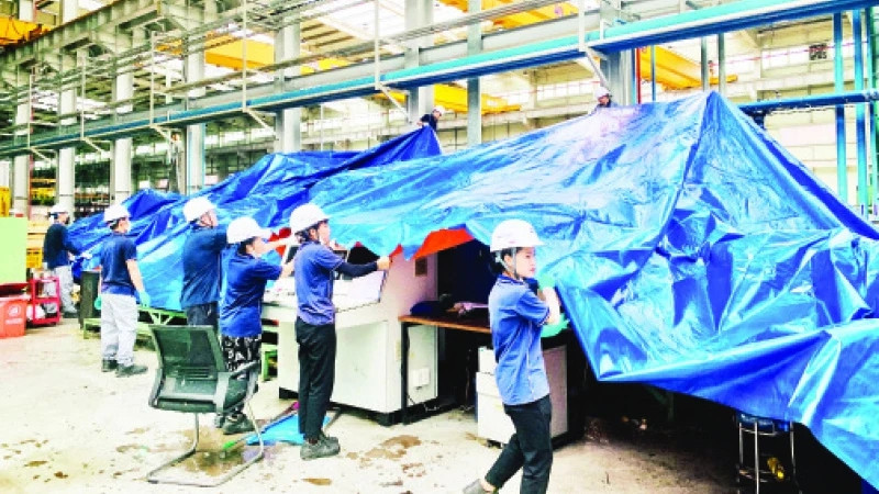 Chính phủ ban hành 6 nhóm nhiệm vụ, giải pháp trọng tâm khắc phục hậu quả bão số 3, đẩy mạnh khôi phục sản xuất kinh doanh- Ảnh 2. Chính phủ ban hành 6 nhóm nhiệm vụ, giải pháp trọng tâm khắc phục hậu quả bão số 3, đẩy mạnh khôi phục sản xuất kinh doanh- Ảnh 2.