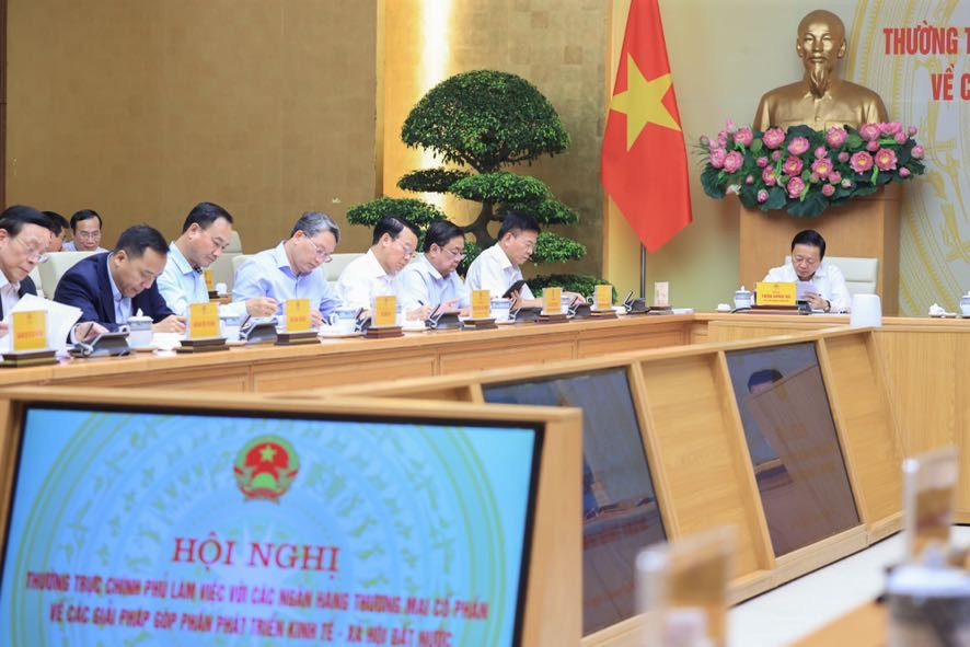 Thủ tướng: Hệ thống ngân hàng cần thực hiện '6 tăng, 6 giảm, 6 tăng tốc, bứt phá'- Ảnh 3. Thủ tướng: Hệ thống ngân hàng cần thực hiện '6 tăng, 6 giảm, 6 tăng tốc, bứt phá'- Ảnh 3.