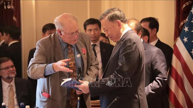 Tổng Bí thư, Chủ tịch nước Tô Lâm gặp gỡ lãnh đạo Đảng Cộng sản, tổ chức cánh tả và bạn bè Hoa Kỳ- Ảnh 4. Tổng Bí thư, Chủ tịch nước Tô Lâm gặp gỡ lãnh đạo Đảng Cộng sản, tổ chức cánh tả và bạn bè Hoa Kỳ- Ảnh 4.
