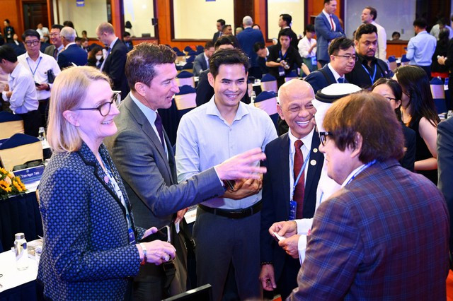 Diễn đàn Kinh tế TPHCM lần 5: Kỳ vọng phát triển bền vững thông qua chuyển đổi công nghiệp- Ảnh 3. Diễn đàn Kinh tế TPHCM lần 5: Kỳ vọng phát triển bền vững thông qua chuyển đổi công nghiệp- Ảnh 3.