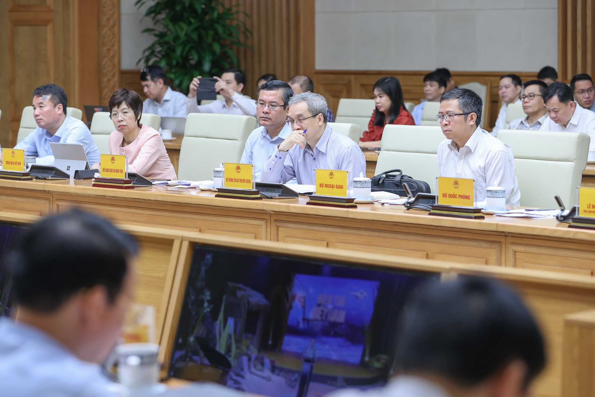 TỔNG THUẬT: Hội nghị sơ kết, đánh giá, rút kinh nghiệm về công tác phòng chống và khắc phục hậu quả bão số 3- Ảnh 4. TỔNG THUẬT: Hội nghị sơ kết, đánh giá, rút kinh nghiệm về công tác phòng chống và khắc phục hậu quả bão số 3- Ảnh 4.