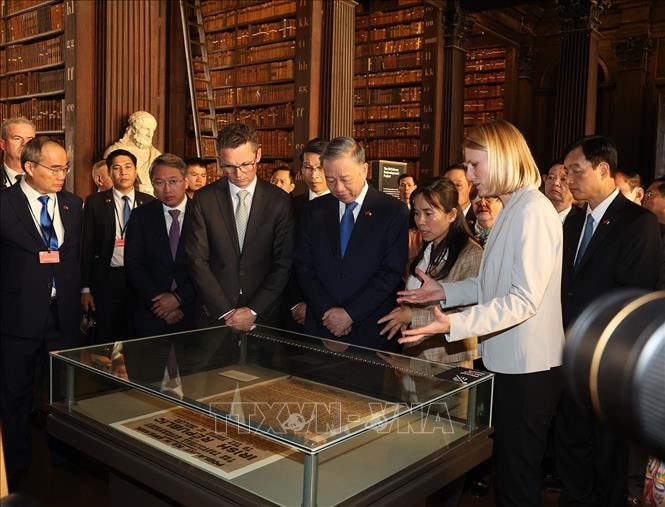 Tổng Bí thư, Chủ tịch nước Tô Lâm thăm Trường Đại học Trinity Dublin của Ireland- Ảnh 6. Tổng Bí thư, Chủ tịch nước Tô Lâm thăm Trường Đại học Trinity Dublin của Ireland- Ảnh 6.