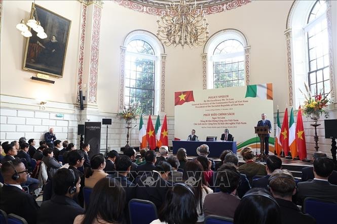 Tổng Bí thư, Chủ tịch nước Tô Lâm thăm Trường Đại học Trinity Dublin của Ireland- Ảnh 2. Tổng Bí thư, Chủ tịch nước Tô Lâm thăm Trường Đại học Trinity Dublin của Ireland- Ảnh 2.