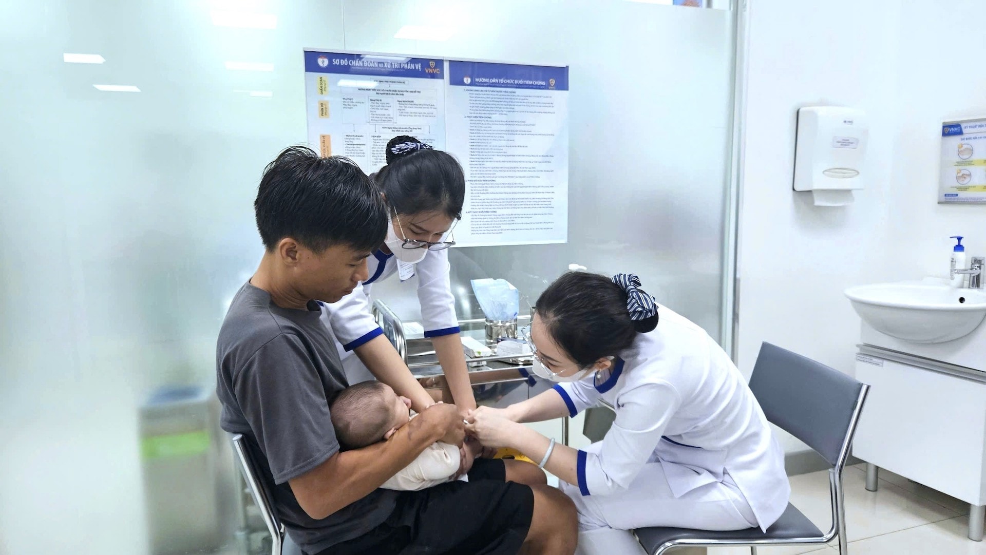 tre tiem vac xin 6 trong 1.jpg