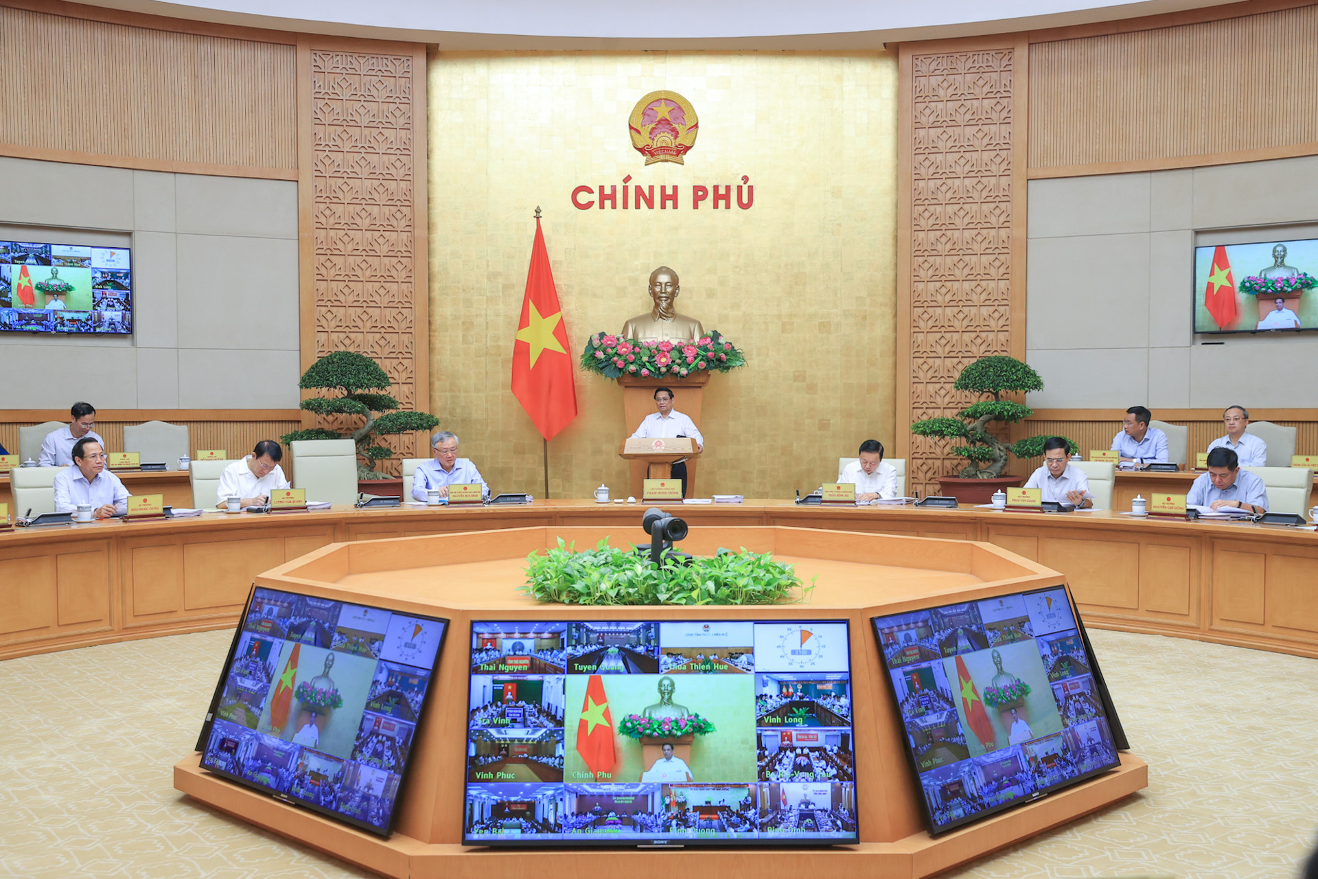 Kiến nghị phấn đấu tăng trưởng quý IV khoảng 7,6-8%- Ảnh 2. Kiến nghị phấn đấu tăng trưởng quý IV khoảng 7,6-8%- Ảnh 2.