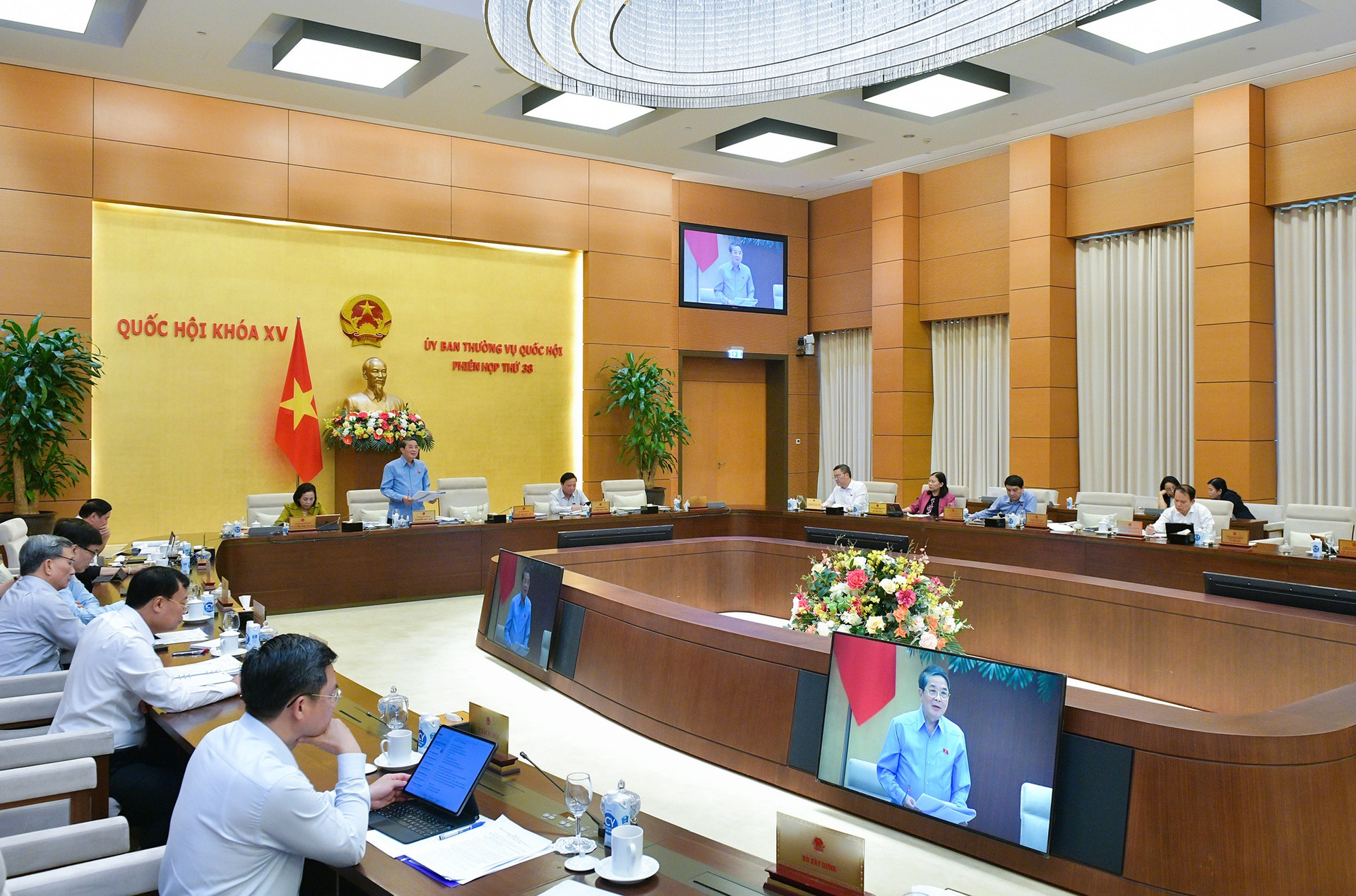 Sửa đổi Luật Đầu tư công: Giảm thủ tục hành chính, loại cơ chế 'xin - cho'- Ảnh 1. Sửa đổi Luật Đầu tư công: Giảm thủ tục hành chính, loại cơ chế 'xin - cho'- Ảnh 1.
