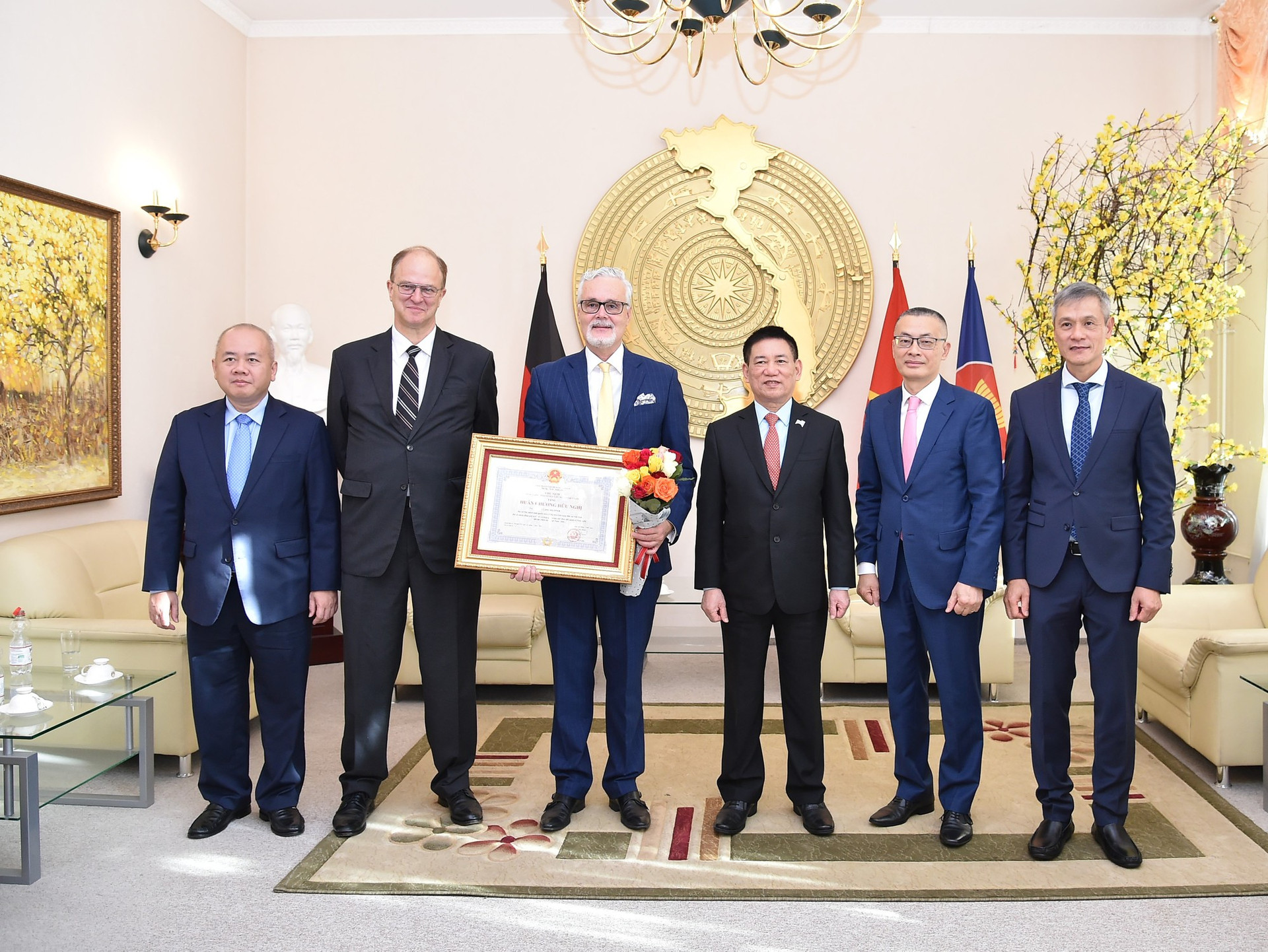 Phó Thủ tướng Hồ Đức Phớc: Đẩy mạnh hội tụ danh nghiệp để kết nối kinh tế Việt – Đức- Ảnh 2. Phó Thủ tướng Hồ Đức Phớc: Đẩy mạnh hội tụ danh nghiệp để kết nối kinh tế Việt – Đức- Ảnh 2.