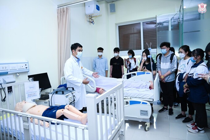 Suốt quá trình hình thành và phát triển, Đại học Y Hà Nội đã nhận nhiều huân chương cao quý. Ảnh: Internet