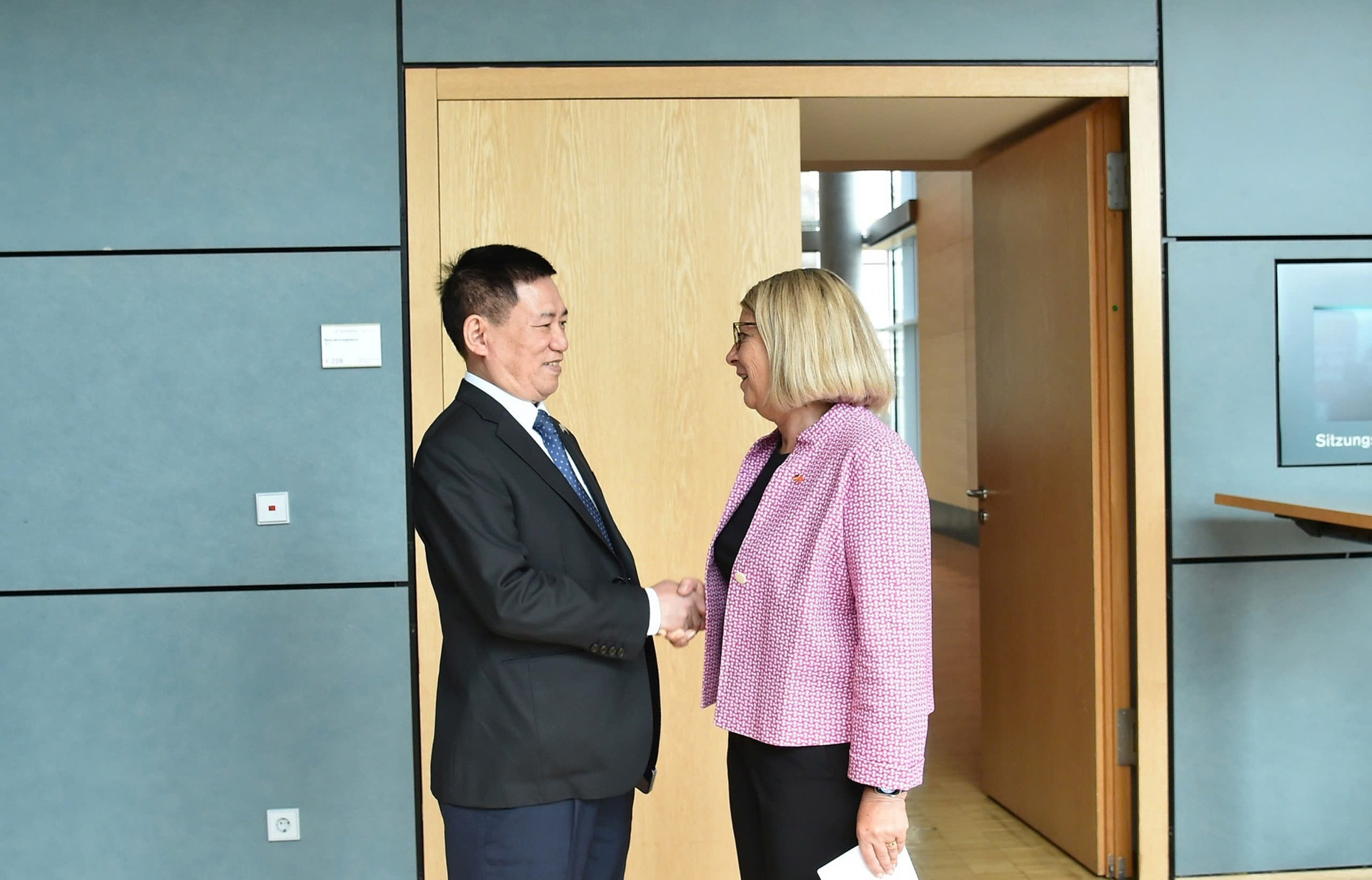 Phó Thủ tướng Hồ Đức Phớc gặp Nhóm Nghị sĩ Hữu nghị với ASEAN của Quốc hội Đức- Ảnh 1. Phó Thủ tướng Hồ Đức Phớc gặp Nhóm Nghị sĩ Hữu nghị với ASEAN của Quốc hội Đức- Ảnh 1.