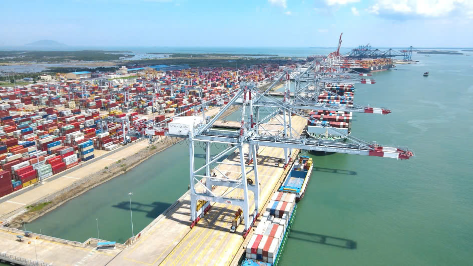 Cảng biển Việt Nam có 22 tuyến dịch vụ tàu mẹ đi thẳng Hoa Kỳ, châu Âu- Ảnh 1. Cảng biển Việt Nam có 22 tuyến dịch vụ tàu mẹ đi thẳng Hoa Kỳ, châu Âu- Ảnh 1.