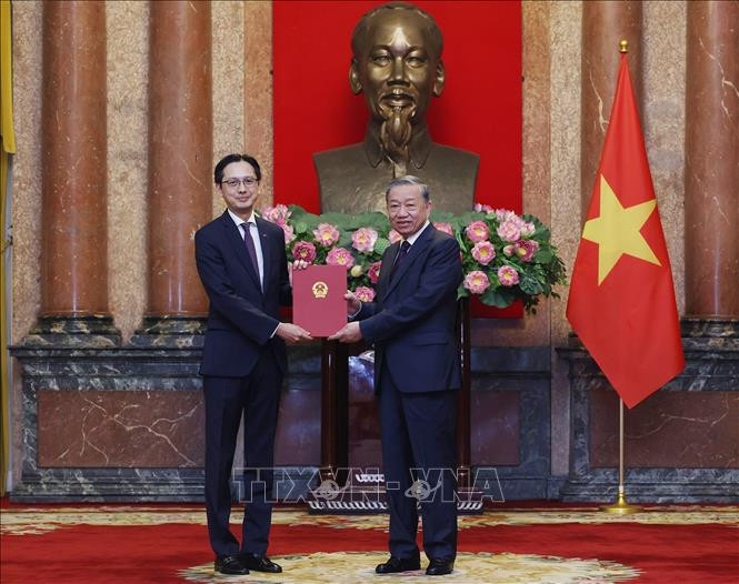 Tổng Bí thư, Chủ tịch nước trao quyết định bổ nhiệm Đại sứ Việt Nam tại Liên Hợp Quốc và các nước- Ảnh 2. Tổng Bí thư, Chủ tịch nước trao quyết định bổ nhiệm Đại sứ Việt Nam tại Liên Hợp Quốc và các nước- Ảnh 2.