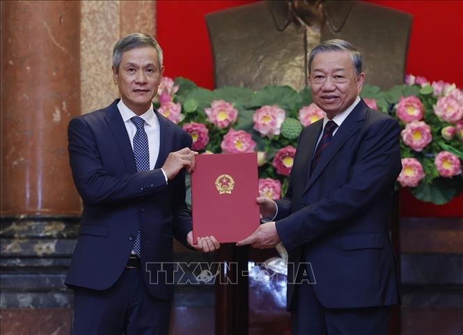 Tổng Bí thư, Chủ tịch nước trao quyết định bổ nhiệm Đại sứ Việt Nam tại Liên Hợp Quốc và các nước- Ảnh 3. Tổng Bí thư, Chủ tịch nước trao quyết định bổ nhiệm Đại sứ Việt Nam tại Liên Hợp Quốc và các nước- Ảnh 3.