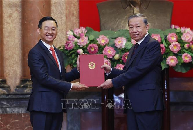 Tổng Bí thư, Chủ tịch nước trao quyết định bổ nhiệm Đại sứ Việt Nam tại Liên Hợp Quốc và các nước- Ảnh 4. Tổng Bí thư, Chủ tịch nước trao quyết định bổ nhiệm Đại sứ Việt Nam tại Liên Hợp Quốc và các nước- Ảnh 4.