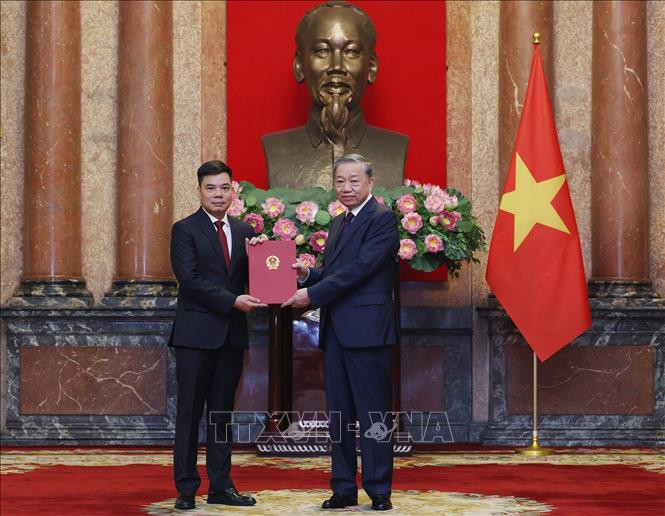 Tổng Bí thư, Chủ tịch nước trao quyết định bổ nhiệm Đại sứ Việt Nam tại Liên Hợp Quốc và các nước- Ảnh 5. Tổng Bí thư, Chủ tịch nước trao quyết định bổ nhiệm Đại sứ Việt Nam tại Liên Hợp Quốc và các nước- Ảnh 5.