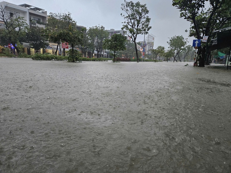 Đà Nẵng mưa lớn gây ngập, học sinh nghỉ học để bảo đảm an toàn- Ảnh 3. Đà Nẵng mưa lớn gây ngập, học sinh nghỉ học để bảo đảm an toàn- Ảnh 3.