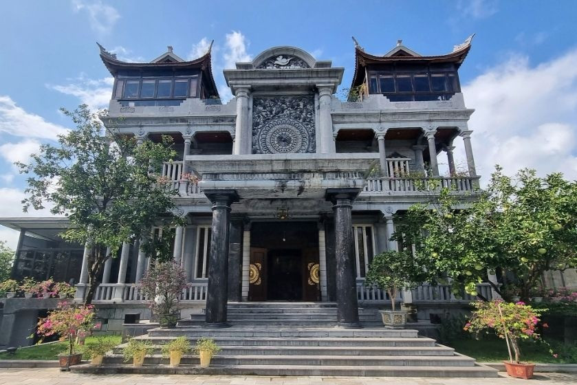 Toà nhà bằng đá lớn nhất Việt Nam: Xây nên từ 3.000 tấn đá trong suốt 14 năm, không hề dùng hồ vữa hay chất keo kết dính