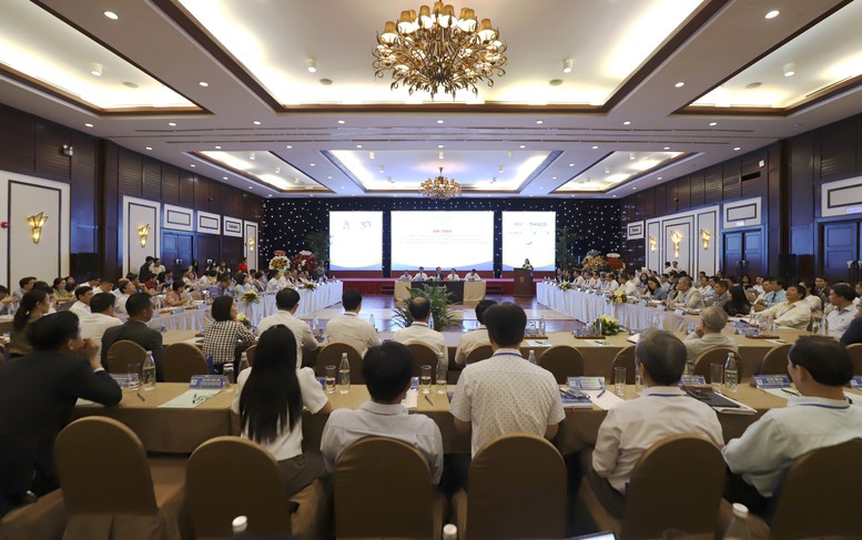 Gắn kết đào tạo nhân lực chất lượng cao vùng Bắc Trung Bộ và duyên hải Trung Bộ- Ảnh 1. Gắn kết đào tạo nhân lực chất lượng cao vùng Bắc Trung Bộ và duyên hải Trung Bộ- Ảnh 1.