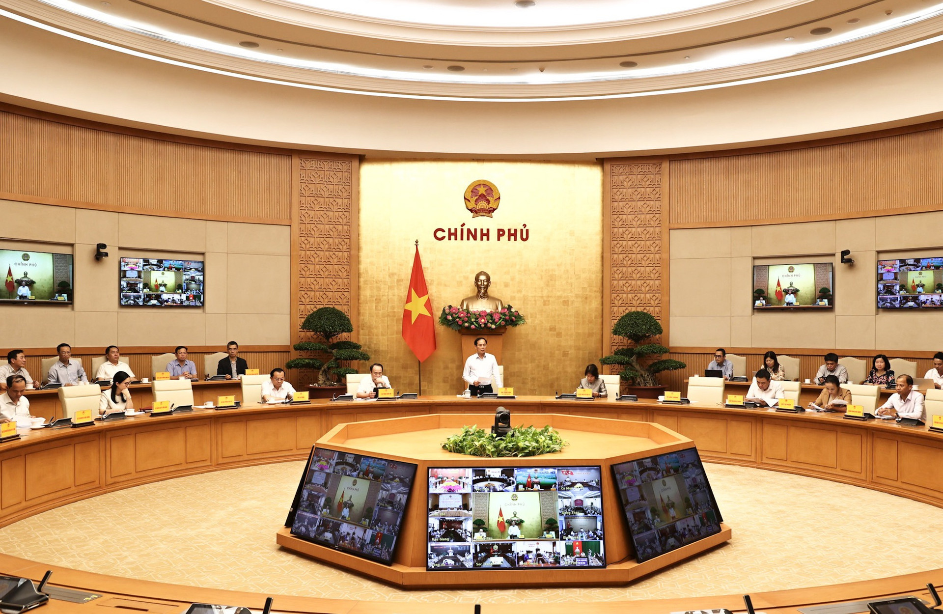 Phó Thủ tướng Bùi Thanh Sơn: Cần nghiên cứu, vận dụng tốt cơ chế chính sách để đẩy mạnh giải ngân đầu tư công- Ảnh 2. Phó Thủ tướng Bùi Thanh Sơn: Cần nghiên cứu, vận dụng tốt cơ chế chính sách để đẩy mạnh giải ngân đầu tư công- Ảnh 2.