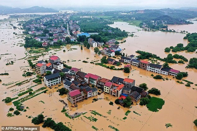 Lở núi kinh hoàng khiến 20.000m3 đất đá đổ sập xuống đường, đập thủy điện bị cuốn phăng trong nháy mắt: Hiện trường bị phong tỏa, huy động lực lượng chức năng - ảnh 5