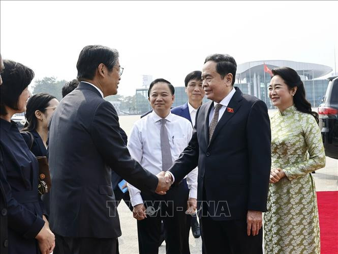 Chủ tịch Quốc hội và Phu nhân lên đường thăm chính thức Cộng hòa Singapore và Nhật Bản- Ảnh 2. Chủ tịch Quốc hội và Phu nhân lên đường thăm chính thức Cộng hòa Singapore và Nhật Bản- Ảnh 2.