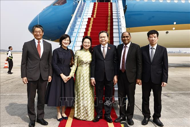 Chủ tịch Quốc hội và Phu nhân lên đường thăm chính thức Cộng hòa Singapore và Nhật Bản- Ảnh 1. Chủ tịch Quốc hội và Phu nhân lên đường thăm chính thức Cộng hòa Singapore và Nhật Bản- Ảnh 1.