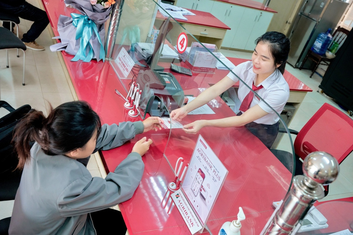 Khách hàng yêu cầu chuyển tiền, giao dịch viên Agribank kiên quyết từ chối và báo công an: Chuyện gì đã xảy ra?