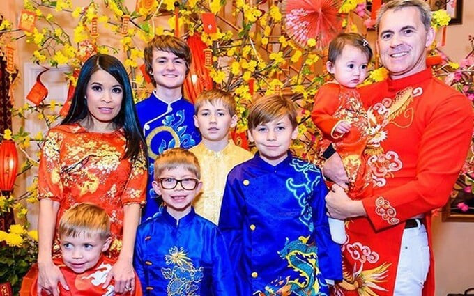 Nữ ca sĩ Việt sinh con cho tỷ phú người Ý: Sống như bà hoàng trong biệt thự 1.600 tỷ, ái nữ lá ngọc cành vàng được học chơi golf từ nhỏ - ảnh 1