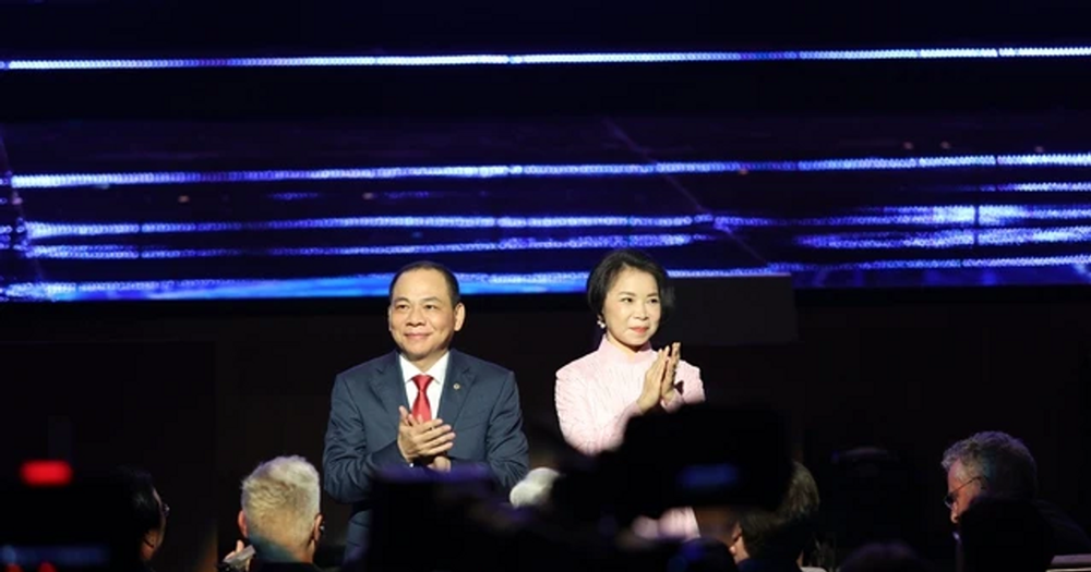 Tỷ phú Phạm Nhật Vượng và 2 con trai lần đầu tiên cùng xuất hiện trước công chúng - ảnh 4
