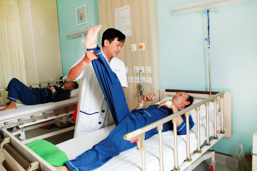 Cứ 10 người Việt trên 40 tuổi lại có 6 người mắc căn bệnh này, tưởng chừng vô hại nhưng có thể dẫn đến bại liệt, tàn phế - ảnh 5
