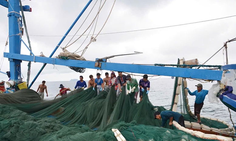 Kiên Giang đẩy mạnh tuyên truyền, xử lý tàu cá vi phạm chống khai thác IUU- Ảnh 2.