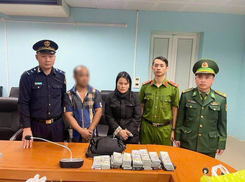 Bắt hai chị em cầm đầu đường dây buôn lậu ngoại tệ qua biên giới, thực hiện trót lọt hơn 100 tỷ đồng