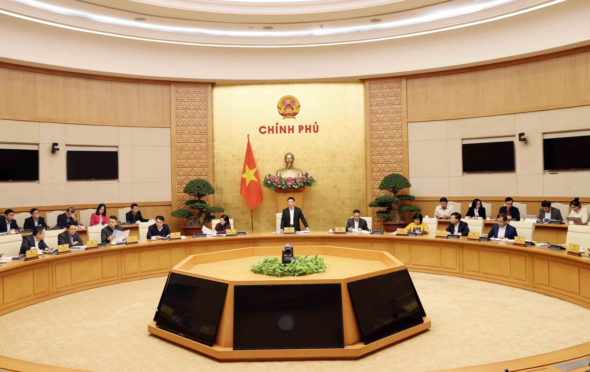 Phó Thủ tướng Hồ Đức Phớc: Khẩn trương ưu tiên nguồn lực, nỗ lực hết mình để thực hiện các hành động đã cam kết với FATF- Ảnh 1.