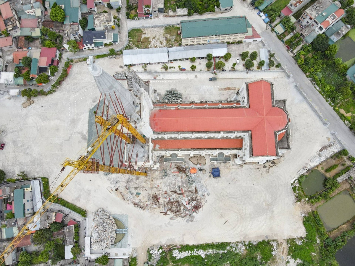 Thánh đường 400 tỷ lớn nhất Việt Nam: Có thể chứa 5.000 người, sở hữu tháp chuông cao 110m và căn hầm bí ẩn diện tích 1.000m2