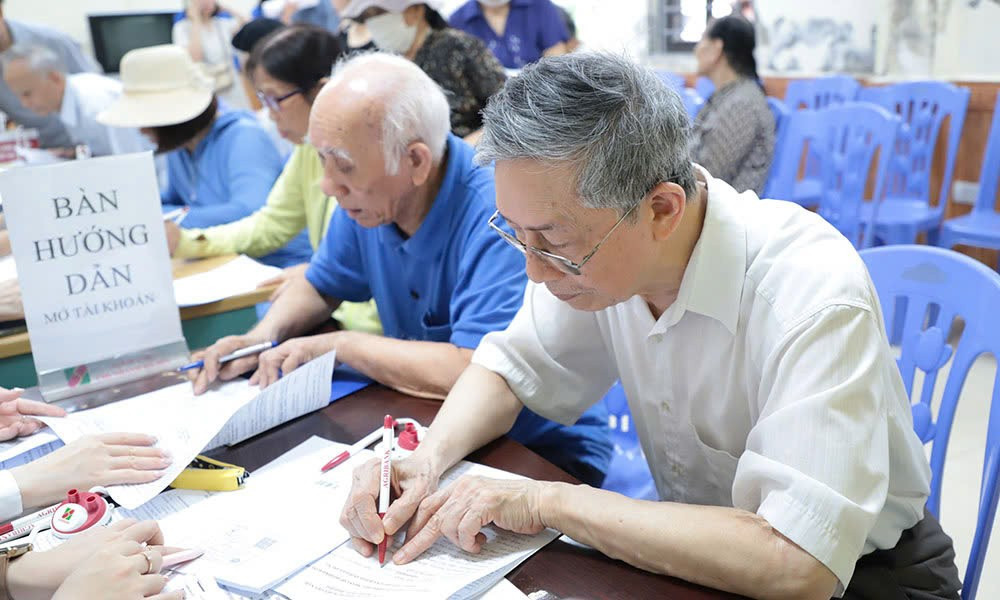 Chi tiết mức lương hưu chính thức từ 2025 sau khi đã tăng 15%, người được hưởng lưu ý - ảnh 1