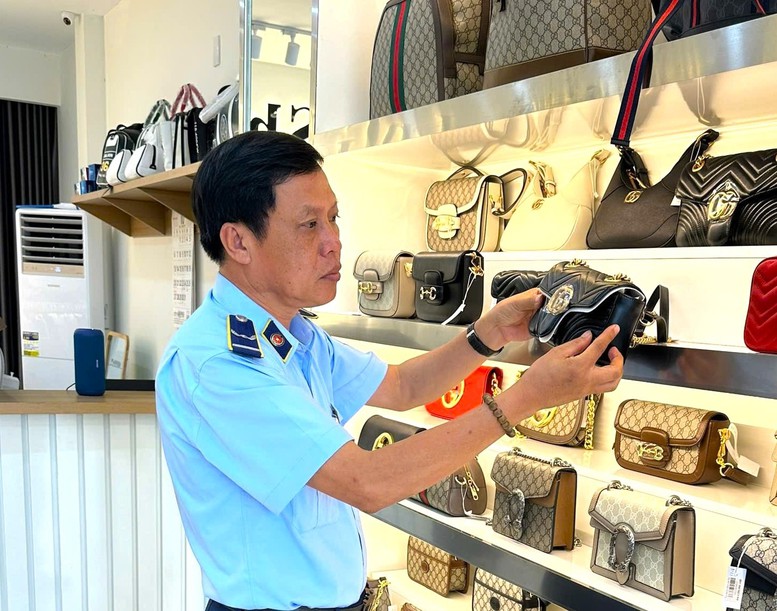 Tập trung chống buôn lậu, gian lận thương mại, hàng giả dịp cuối năm- Ảnh 1. Tập trung chống buôn lậu, gian lận thương mại, hàng giả dịp cuối năm- Ảnh 1.