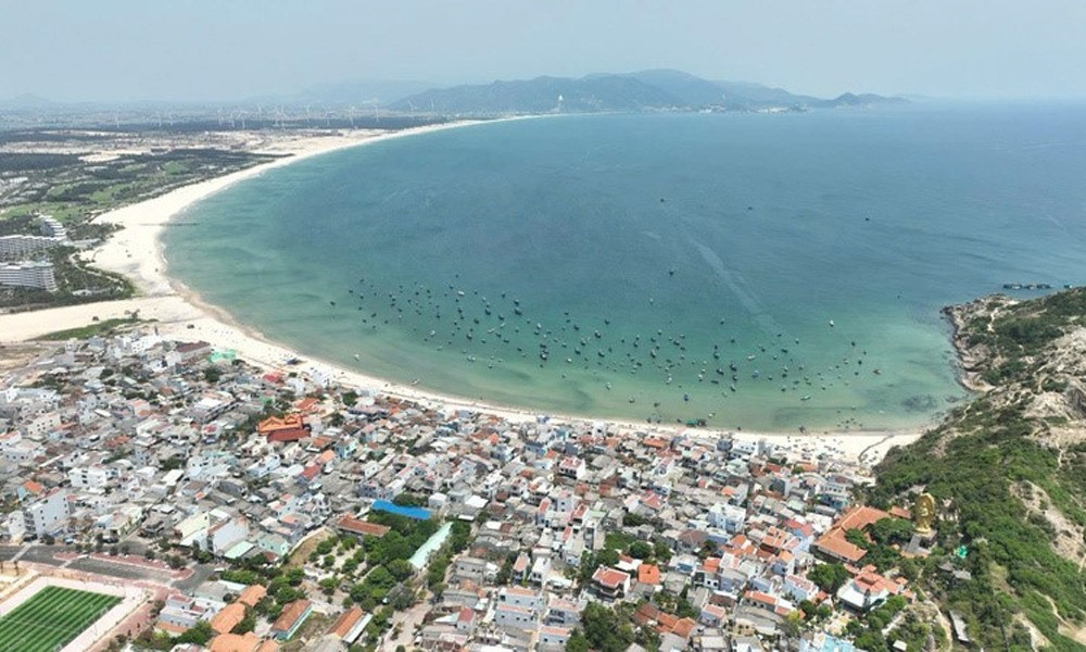 Lộ diện chủ đầu tư thực hiện dự án khu du lịch hơn 2.500 tỷ tại bãi biển đẹp bậc nhất Nam Trung Bộ- Ảnh 1. Lộ diện chủ đầu tư thực hiện dự án khu du lịch hơn 2.500 tỷ tại bãi biển đẹp bậc nhất Nam Trung Bộ- Ảnh 1.