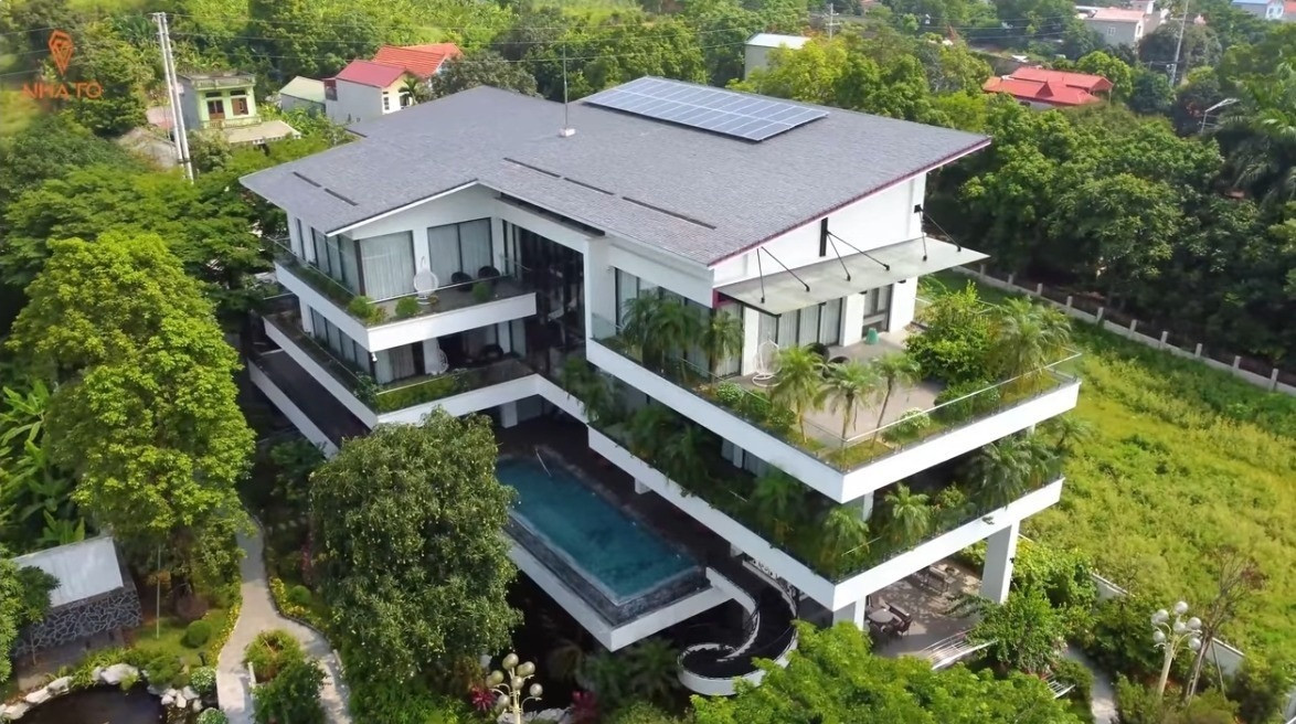 Vị đại gia vừa tặng 100 triệu cho Xuân Son sở hữu biệt phủ rộng 5.000m2 như resort thu nhỏ- Ảnh 2. Vị đại gia vừa tặng 100 triệu cho Xuân Son sở hữu biệt phủ rộng 5.000m2 như resort thu nhỏ- Ảnh 2.