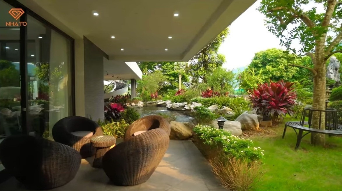 Vị đại gia vừa tặng 100 triệu cho Xuân Son sở hữu biệt phủ rộng 5.000m2 như resort thu nhỏ- Ảnh 4. Vị đại gia vừa tặng 100 triệu cho Xuân Son sở hữu biệt phủ rộng 5.000m2 như resort thu nhỏ- Ảnh 4.