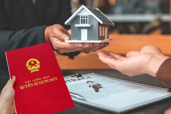 Từ bây giờ, nhiều trường hợp được miễn thuế thu nhập cá nhân khi sang tên sổ đỏ- Ảnh 1. Từ bây giờ, nhiều trường hợp được miễn thuế thu nhập cá nhân khi sang tên sổ đỏ- Ảnh 1.