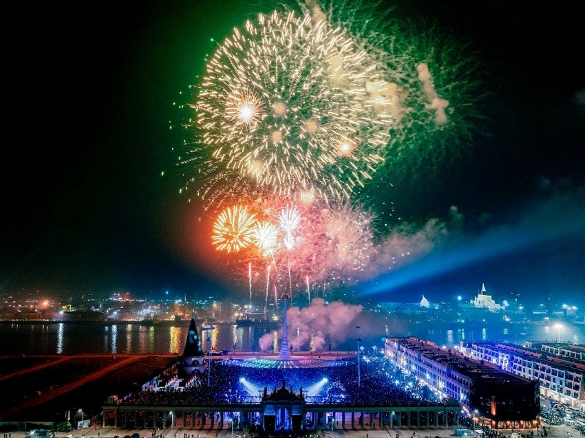 Chưa từng có trong lịch sử: Gần 1 triệu người 'đổ bộ' hệ sinh thái Vingroup đón countdown 2025