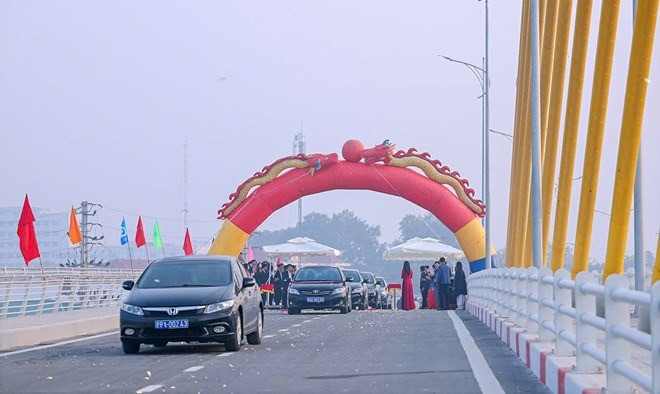 Tỉnh sát vách Hà Nội sẽ lên TP trực thuộc Trung ương chính thức thông xe cầu vượt đường sắt gần 500 tỷ- Ảnh 1. Tỉnh sát vách Hà Nội sẽ lên TP trực thuộc Trung ương chính thức thông xe cầu vượt đường sắt gần 500 tỷ- Ảnh 1.