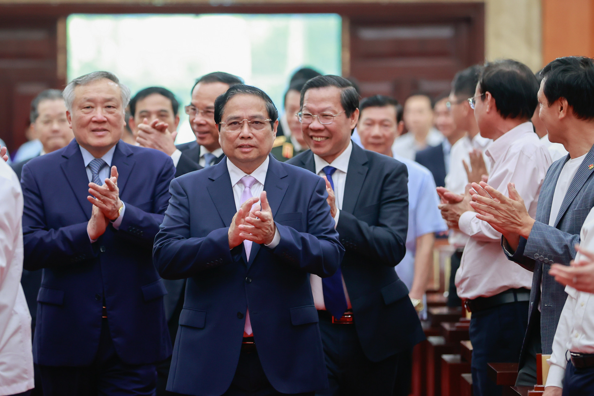 Thủ tướng: Việt Nam đủ 5 điều kiện để xây dựng trung tâm tài chính khu vực và quốc tế- Ảnh 1. Thủ tướng: Việt Nam đủ 5 điều kiện để xây dựng trung tâm tài chính khu vực và quốc tế- Ảnh 1.