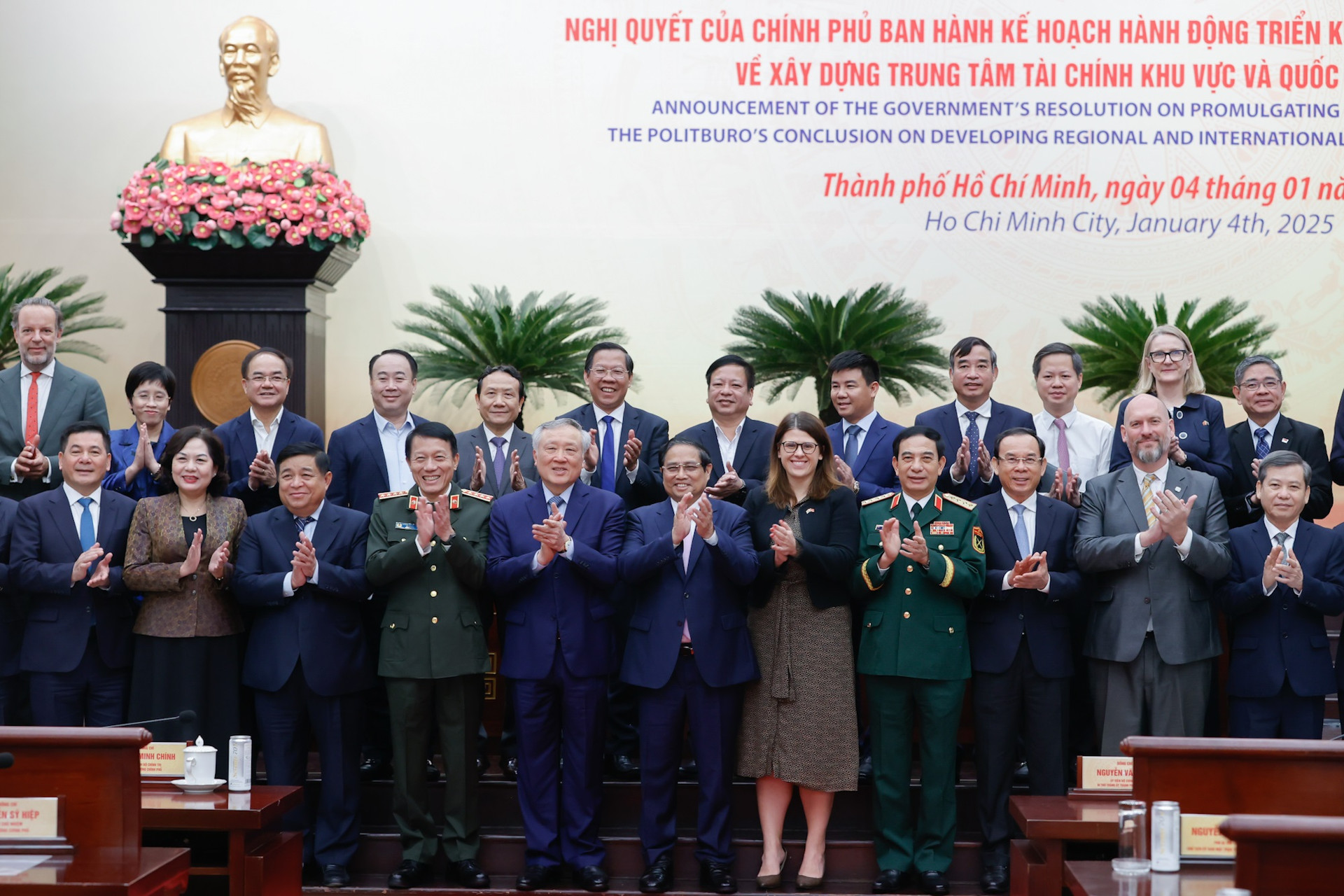 Thủ tướng: Việt Nam đủ 5 điều kiện để xây dựng trung tâm tài chính khu vực và quốc tế- Ảnh 15. Thủ tướng: Việt Nam đủ 5 điều kiện để xây dựng trung tâm tài chính khu vực và quốc tế- Ảnh 15.