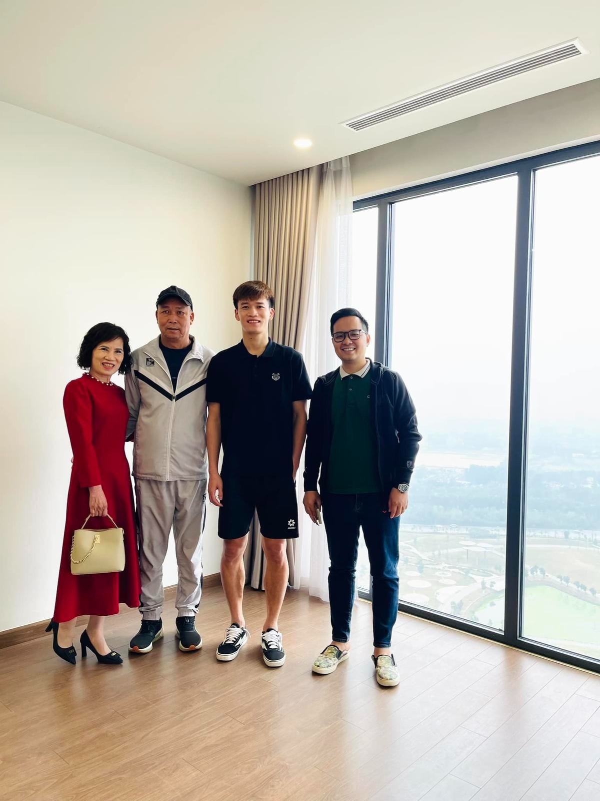 Trở về sau trận chung kết AFF Cup, Nguyễn Hoàng Đức ‘tậu’ bất động sản, chờ ngày về nhà mới- Ảnh 1. Trở về sau trận chung kết AFF Cup, Nguyễn Hoàng Đức ‘tậu’ bất động sản, chờ ngày về nhà mới- Ảnh 1.