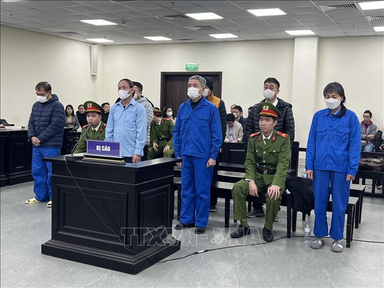 Xét xử vụ án 'đưa hối lộ', 'nhận hối lộ' tại Nhà xuất bản Giáo dục- Ảnh 1. Xét xử vụ án 'đưa hối lộ', 'nhận hối lộ' tại Nhà xuất bản Giáo dục- Ảnh 1.