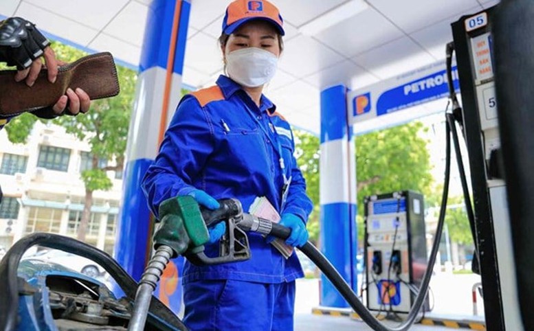 Giá xăng, dầu đồng loạt tăng- Ảnh 1. Giá xăng, dầu đồng loạt tăng- Ảnh 1.